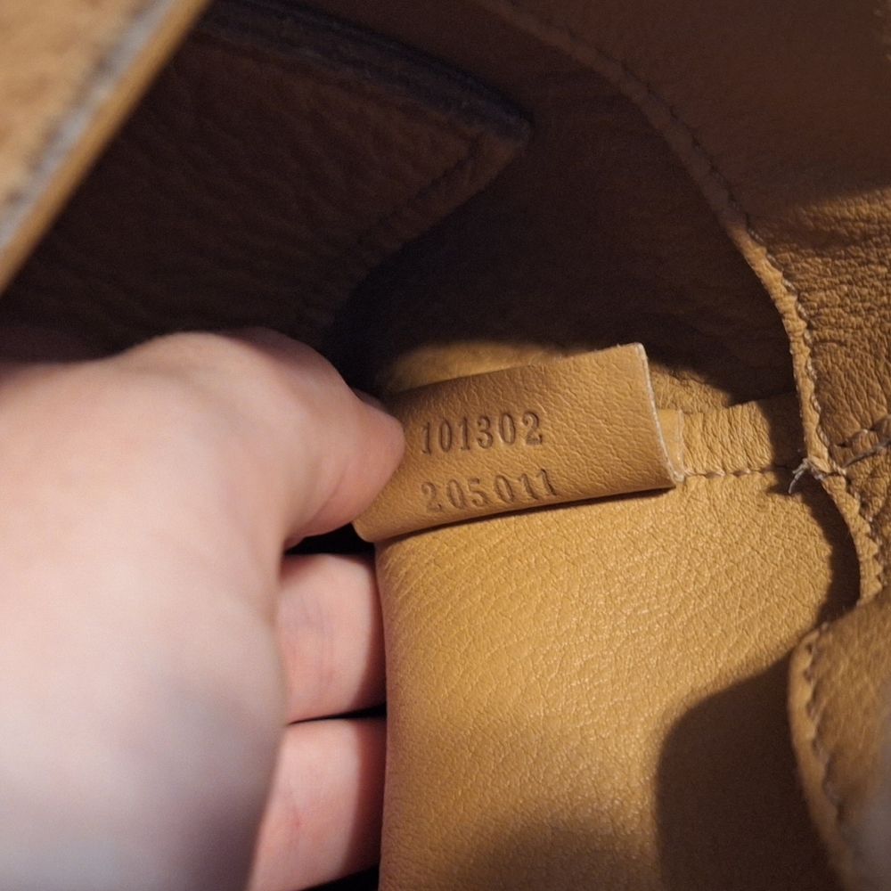 Suede Gucci Tote and Wallet Set - Picture 8 of 17